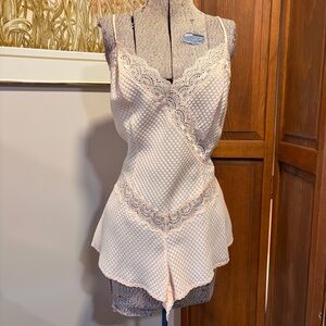 Vintage 1980’s Delicates peachy Lace-Trim seersucker step-in slip